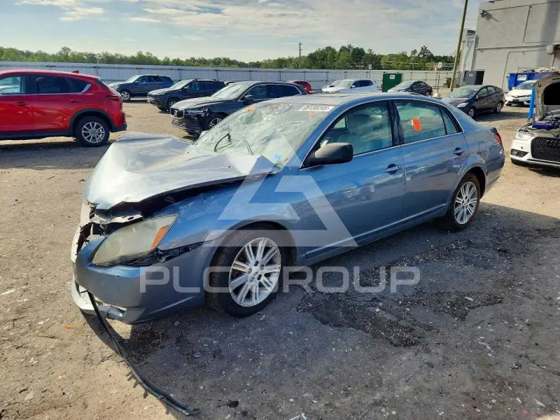 2005 Toyota AVALON photo