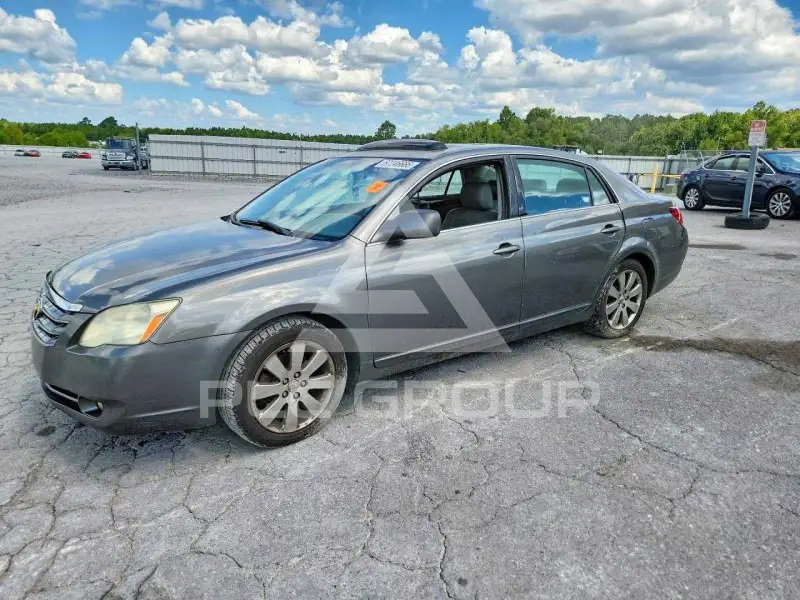 2005 Toyota AVALON photo