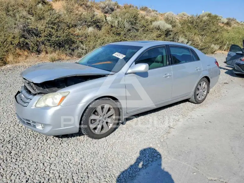 2005 Toyota AVALON фото