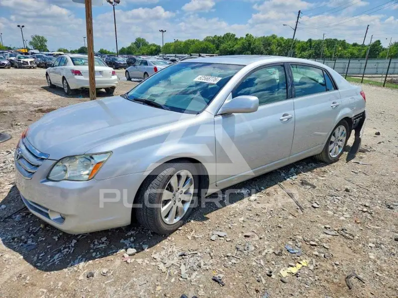 2005 Toyota AVALON photo