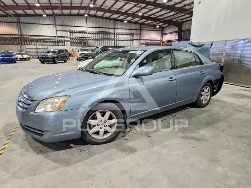 2005 Toyota AVALON фото