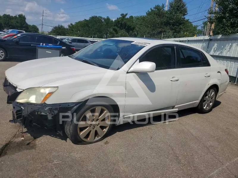 2005 Toyota AVALON photo