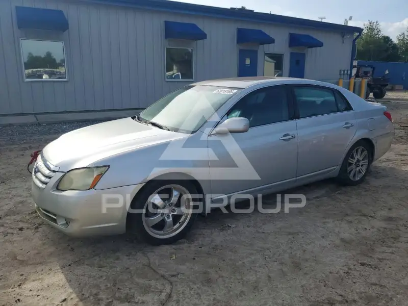 2005 Toyota AVALON фото