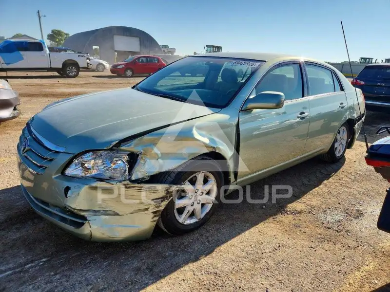 2005 Toyota AVALON photo