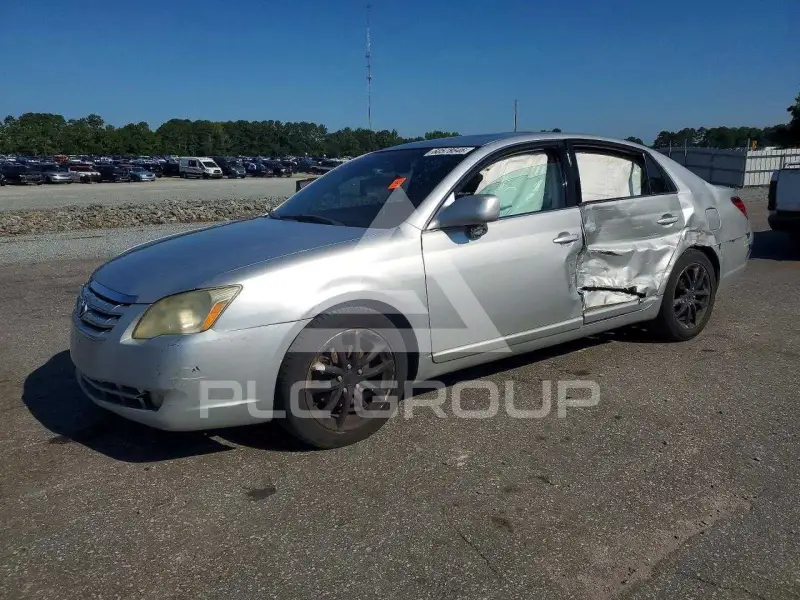 2005 Toyota AVALON фото