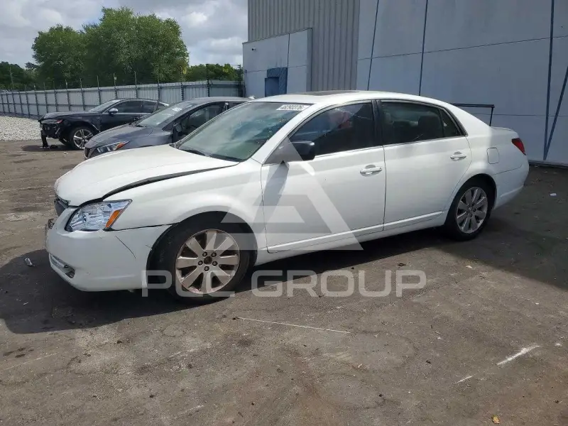 2005 Toyota AVALON photo