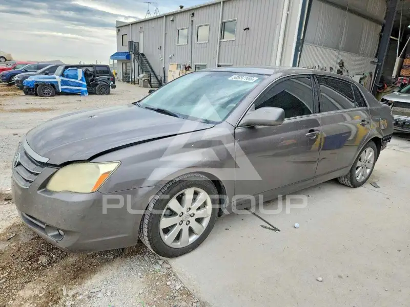 2005 Toyota AVALON фото