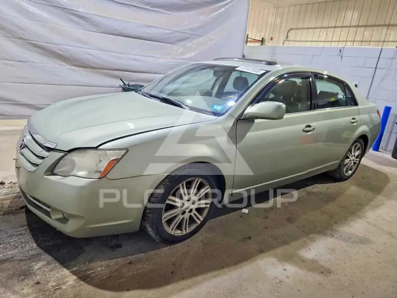 2005 Toyota AVALON photo