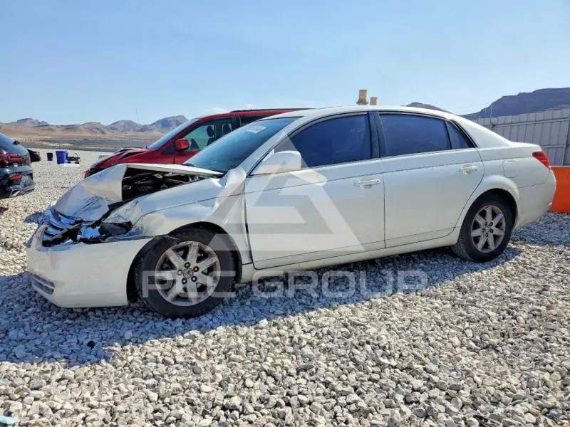 2005 Toyota AVALON photo