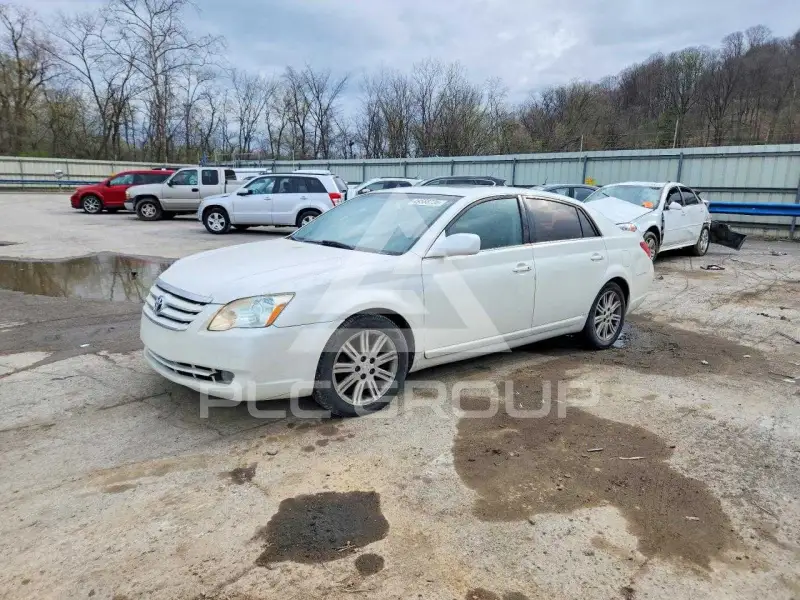 2005 Toyota AVALON фото