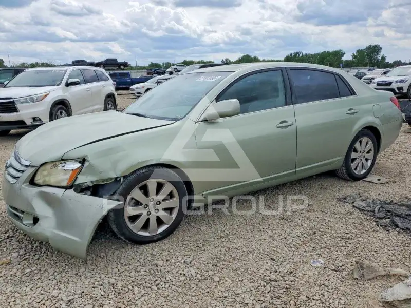 2005 Toyota AVALON photo