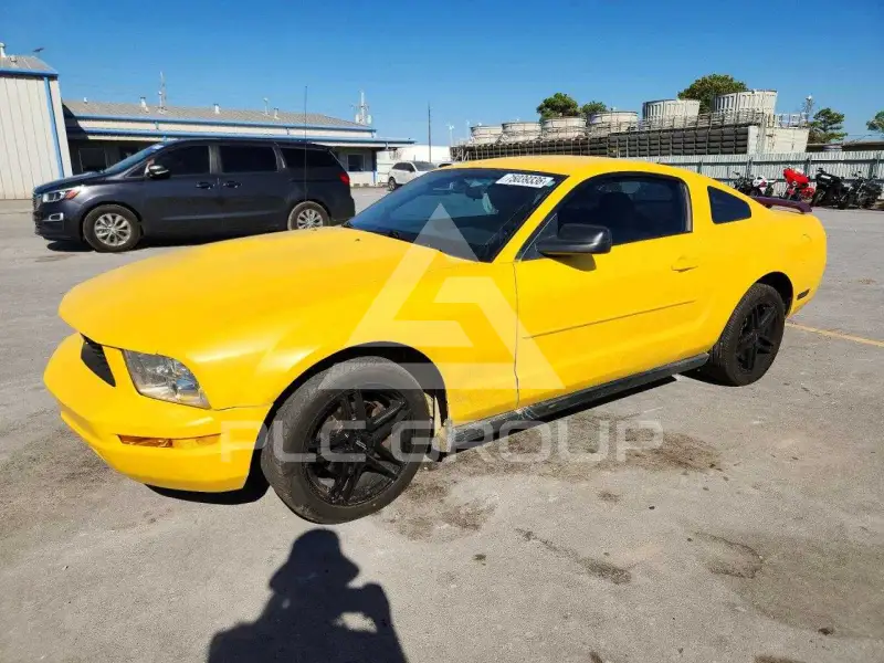 2005 Ford MUSTANG photo