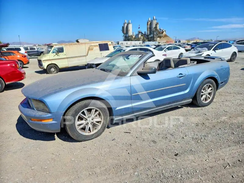 2005 Ford MUSTANG фото