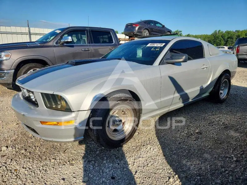 2005 Ford MUSTANG photo