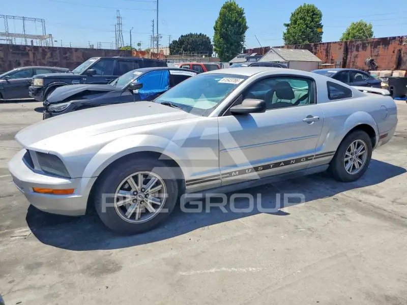 2005 Ford MUSTANG фото