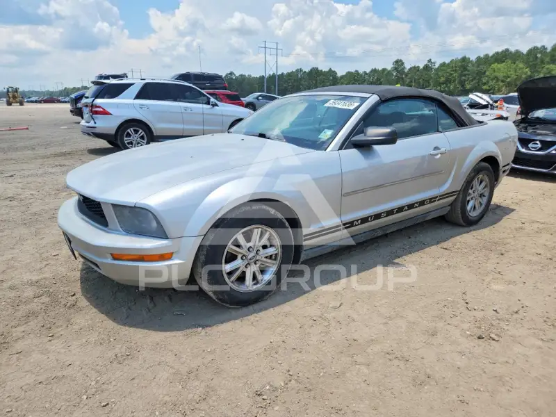2005 Ford MUSTANG фото