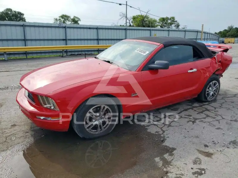 2005 Ford MUSTANG фото