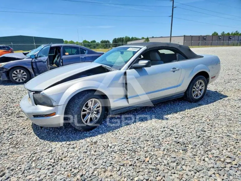 2005 Ford MUSTANG photo