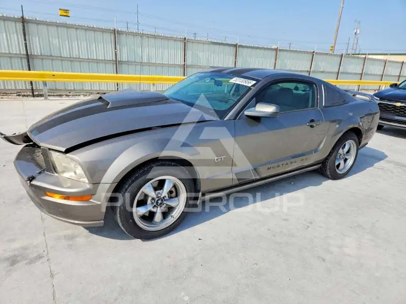 2005 Ford MUSTANG фото