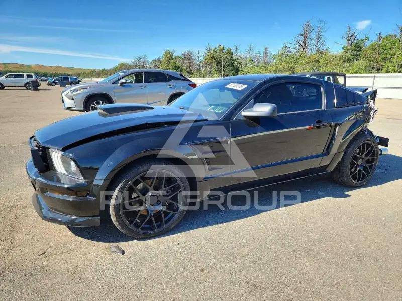 2005 Ford MUSTANG photo