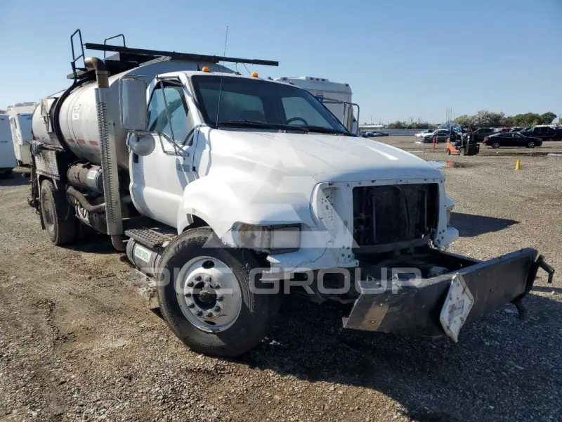 2005 Ford F-750 photo