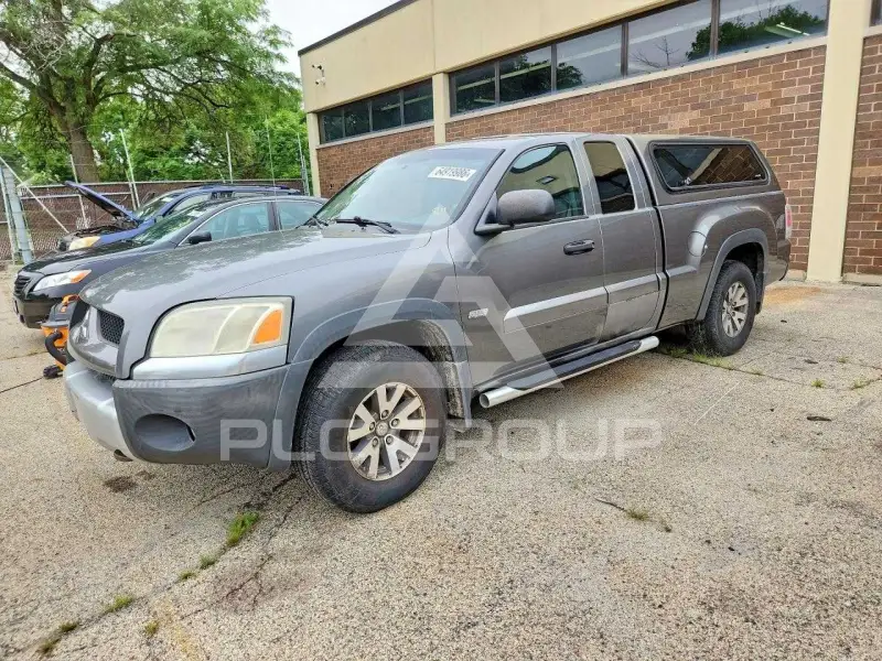 2006 Mitsubishi RAIDER photo