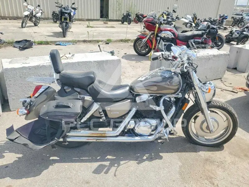 2006 Honda VT photo