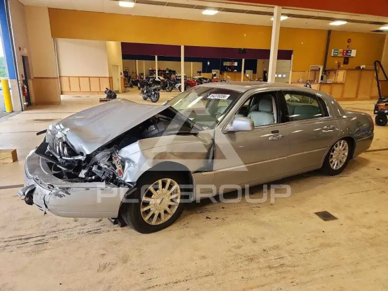 2006 Lincoln Town photo