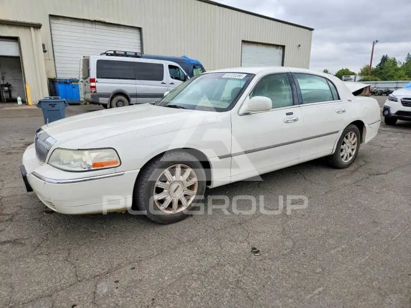 2006 Lincoln Town photo