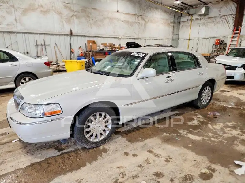 2006 Lincoln Town photo
