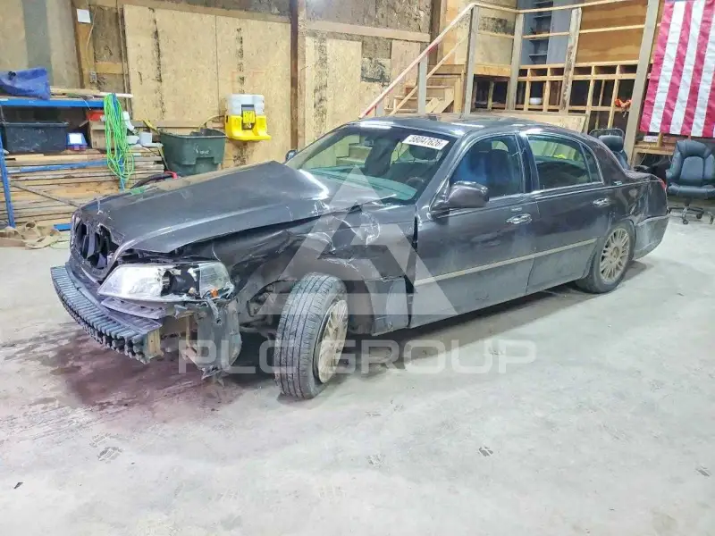 2006 Lincoln Town photo