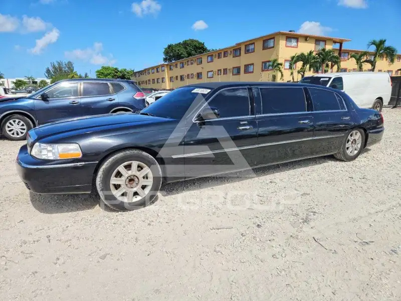 2006 Lincoln Town photo