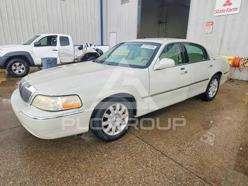 2006 Lincoln Town photo
