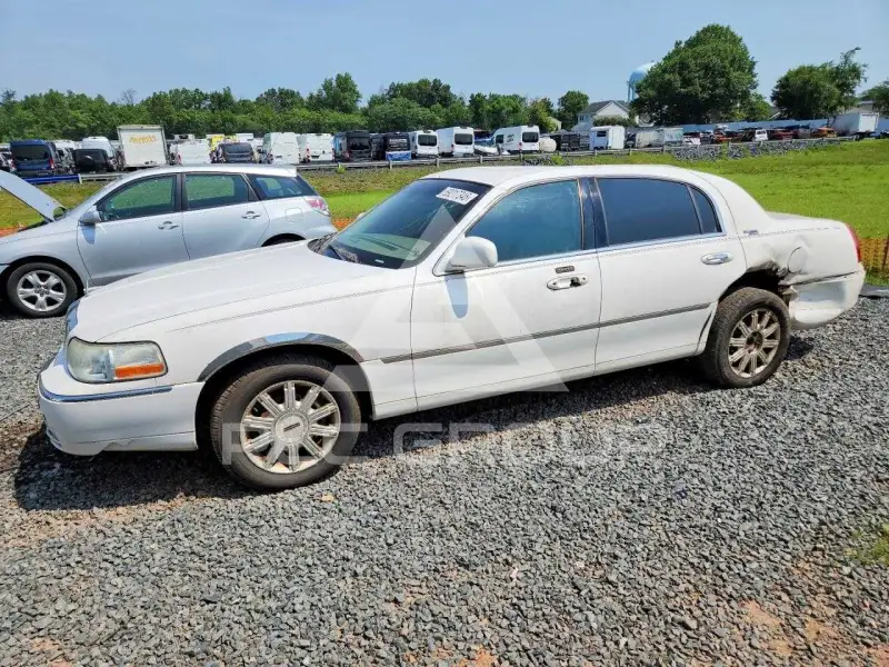2006 Lincoln Town photo