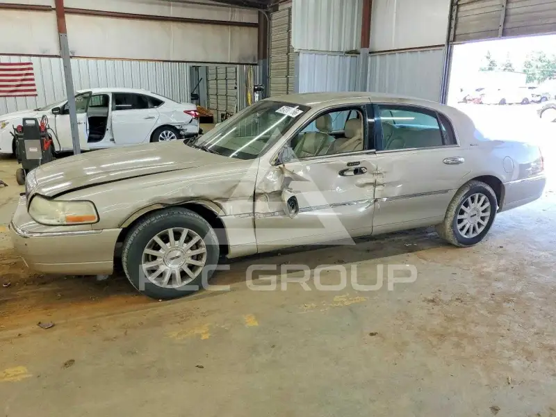 2006 Lincoln Town photo