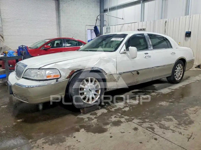 2006 Lincoln Town фото