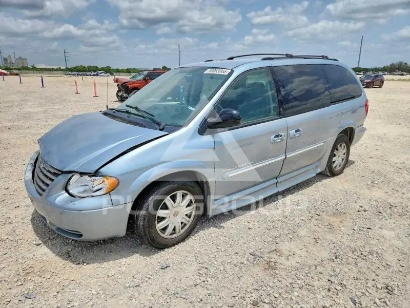 2006 Chrysler TOWN & COUNTRY photo