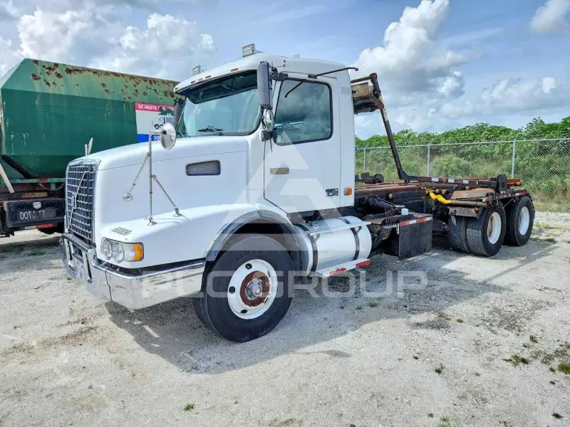 2006 Volvo VHD фото