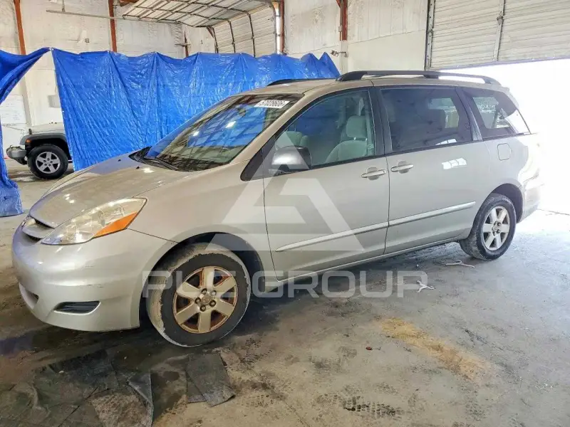 2006 Toyota SIENNA photo