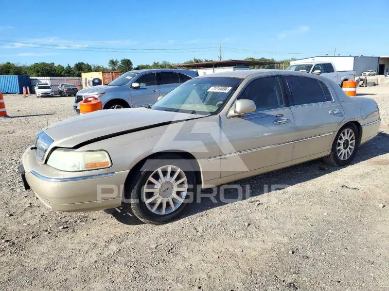2007 Lincoln Town фото