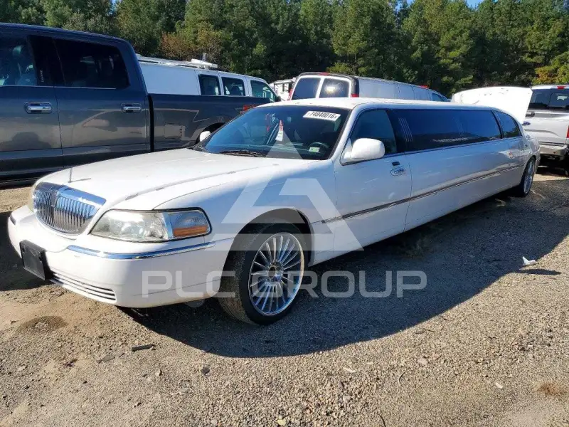 2007 Lincoln Town photo