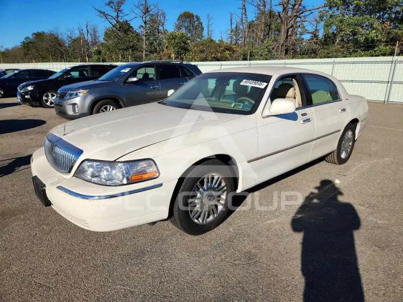 2007 Lincoln Town фото
