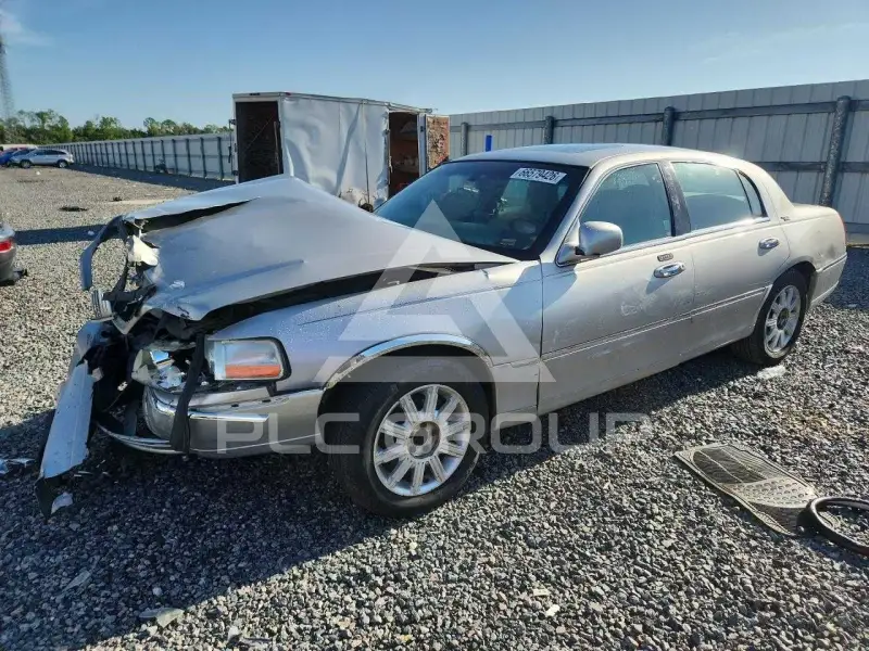 2007 Lincoln Town photo