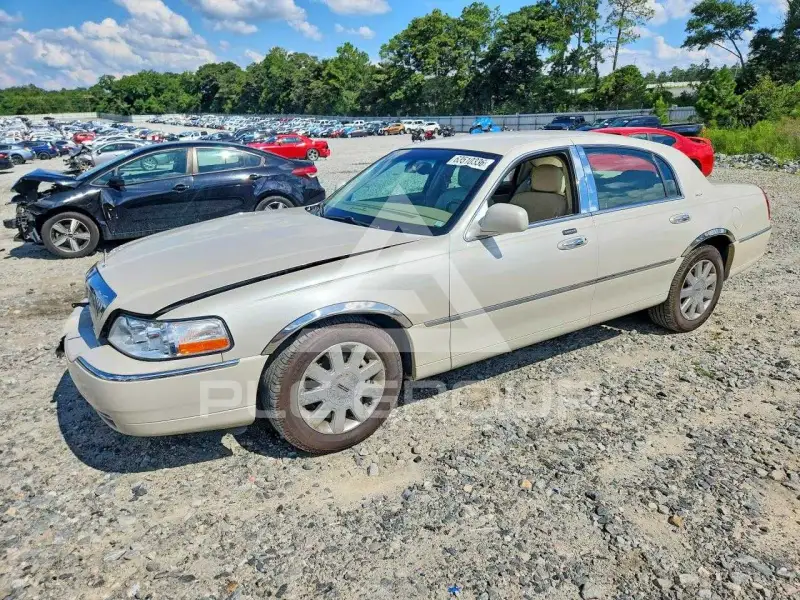 2007 Lincoln Town photo