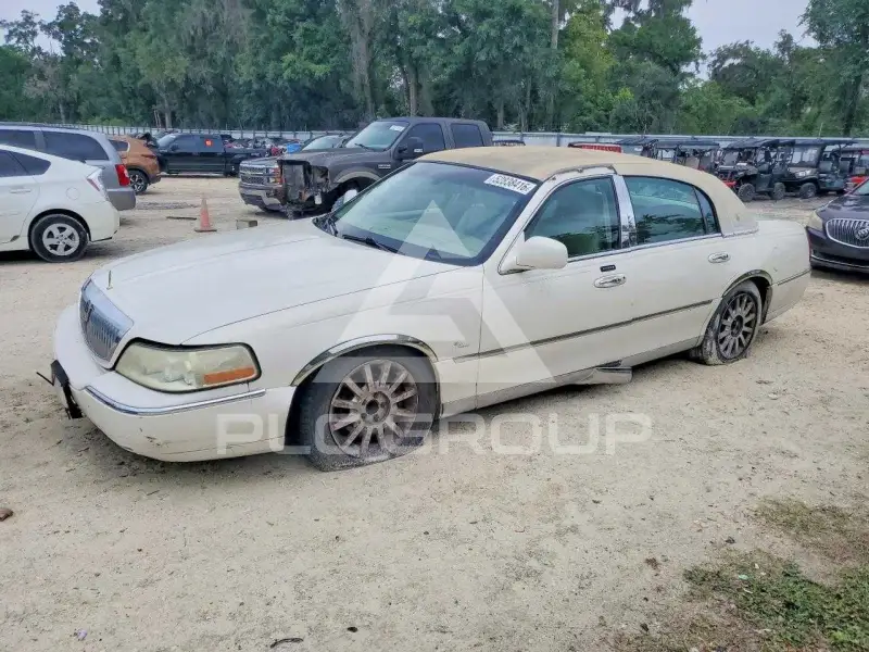 2007 Lincoln Town photo