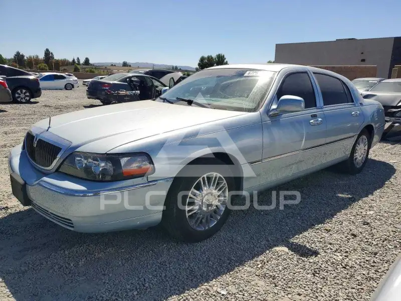 2007 Lincoln Town фото