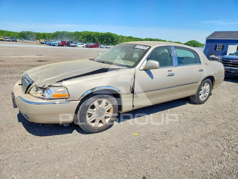 2007 Lincoln Town photo