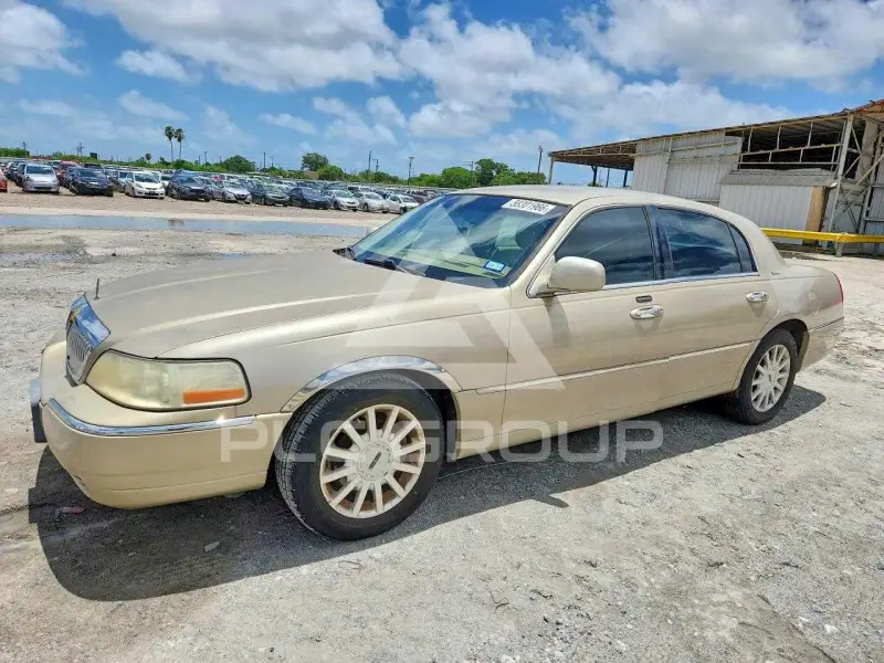 2007 Lincoln Town photo