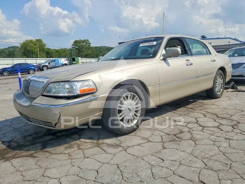 2008 Lincoln Town фото