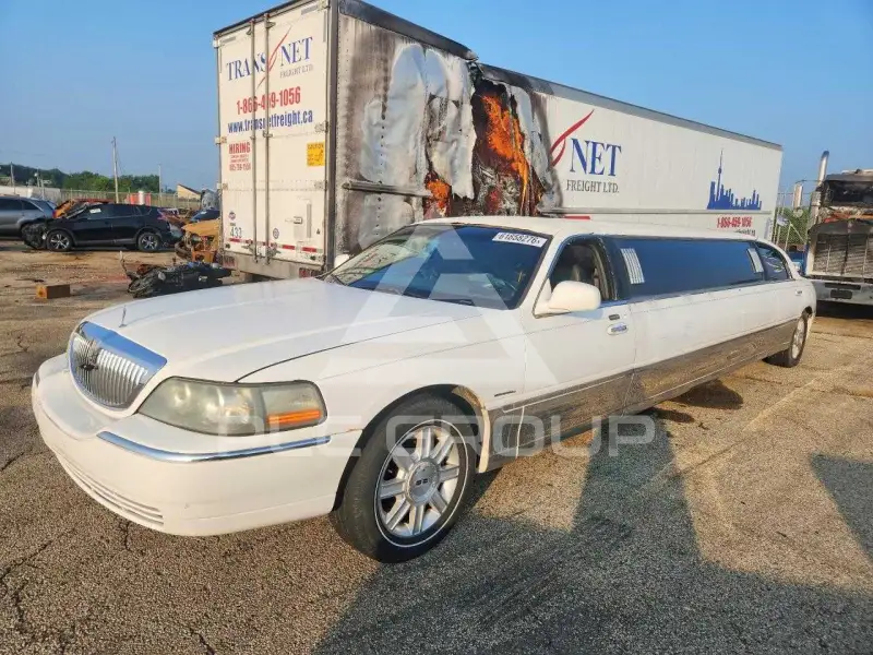 2008 Lincoln Town фото